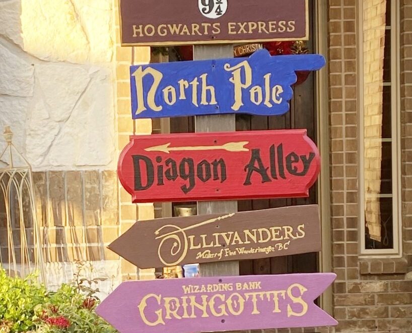 Harry Potter Directional Sign Major Gates
